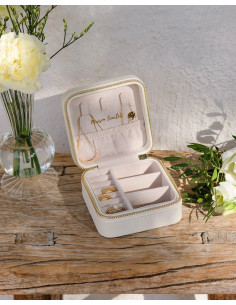 Víkendová šperkovnice z bílé umělé kůže | MAISON SCARLET 2