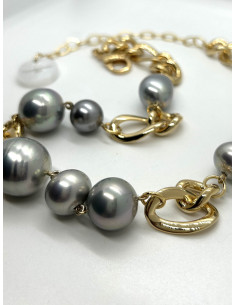 Zlatý řetízkový náhrdelník s šedými perlami | FRANCINE BRAMLI 2