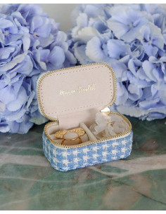 Mini cestovní šperkovnice s motivem kouhoutí stopy - světle modrá | MAISON SCARLET 2