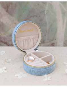Kulatá cestovní šperkovnice ve vzhledu lnu - světle modrá | MAISON SCARLET - 1 2