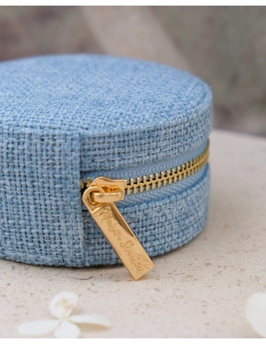Kulatá cestovní šperkovnice ve vzhledu lnu - světle modrá | MAISON SCARLET - 5