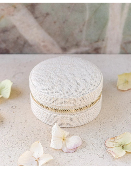 Kulatá cestovní šperkovnice ve vzhledu lnu - béžová | MAISON SCARLET - 1