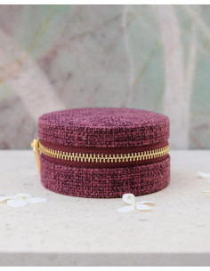 Kulatá cestovní šperkovnice ve vzhledu lnu - bordó | MAISON SCARLET