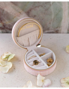 Kulatá cestovní šperkovnice ve vzhledu lnu - růžová | MAISON SCARLET 2