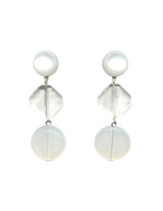 Visací náušnice z kovu ve stříbrném tónu a s bílými detaily | FRANCINE BRAMLI