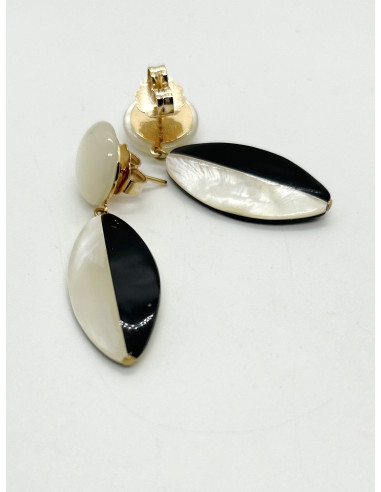 Visací náušnice v černé a perleťové | FRANCINE BRAMLI a