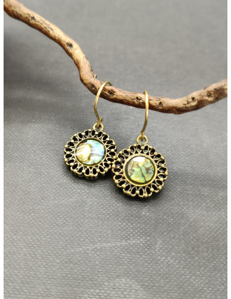 Visací náušnice s motivem květu zdobené perletí | PIOU PIOU a