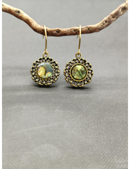 Visací náušnice s motivem květu zdobené perletí | PIOU PIOU