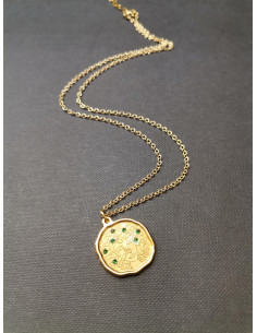 Řetízkový náhrdelník s přívěskem Medusa zdobeným zeleným štrasem | PIOU PIOU 2