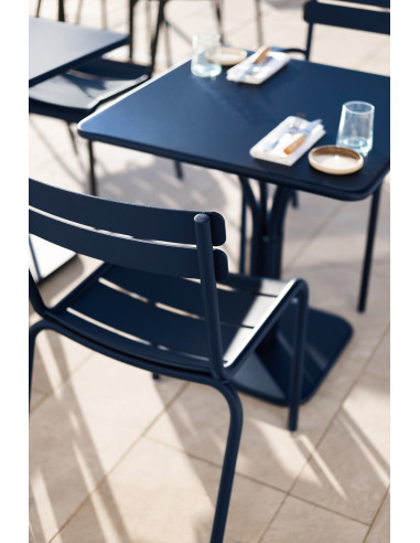 Zahradní stůl Luxembourg 71x71 s centrální...