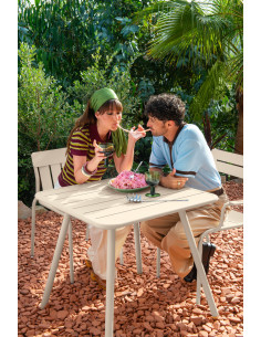 luxembourg-table-80x80-4-pieds-cedre.jpg 2