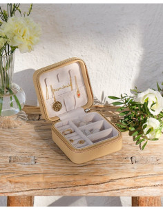 copy of Weekend jewellery box made of white faux leather | MAISON SCARLET - 7 2