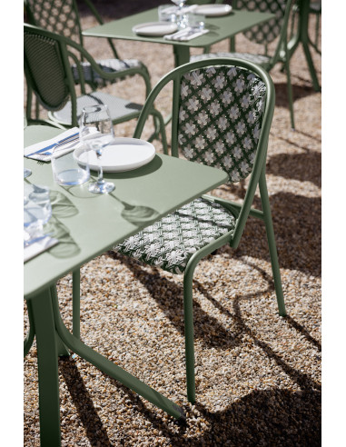 Židle Parisienne 21 Prestige – ikona pařížských bister | FERMOB a