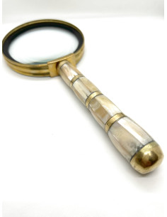 Lupa s rámečkem a rukojetí z perleti a mosazi, střední | dovoz Indie - 1 2