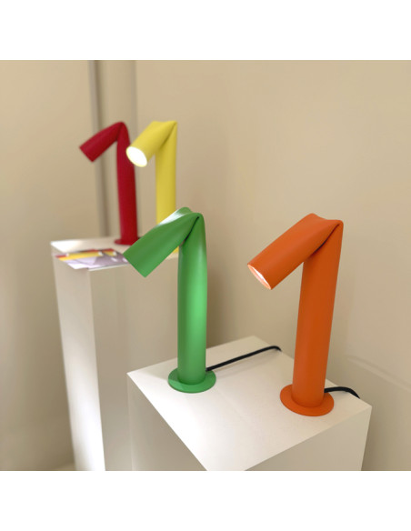 Designová stolní lampa Bender | AXOLIGHT d