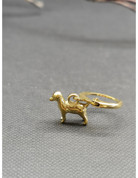 Náušnice s přívěskem psa ve zlatém odstínu | PIOU PIOU - 1
