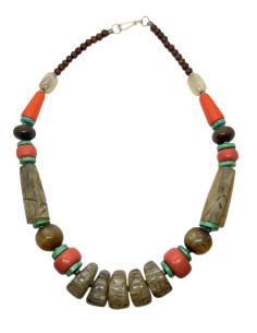 Náhrdelník přírodní s lososovými detaily | dovoz Indie