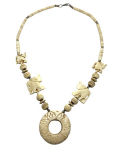 Náhrdelník z rohoviny se slonem | dovoz Indie