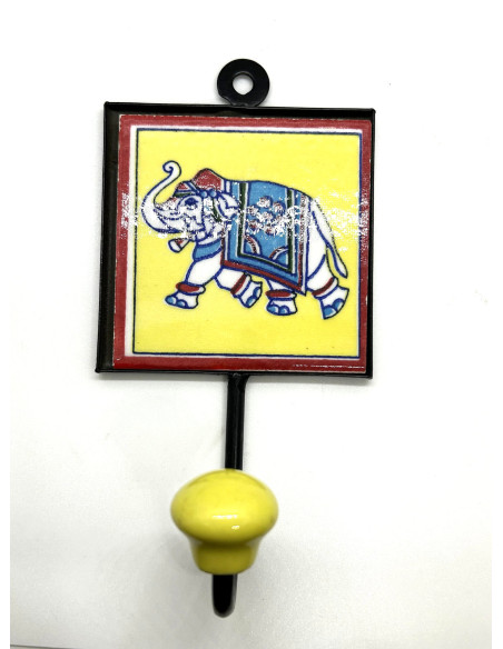 Kovový věšák s keramickou dlaždicí se slonem - žlutý | dovoz Indie a