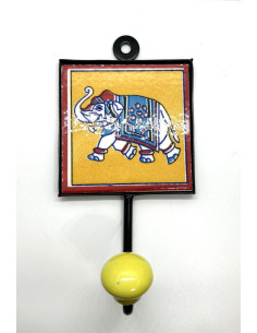 Kovový věšák s keramickou dlaždicí se slonem - tmavě žlutý | dovoz Indie 2