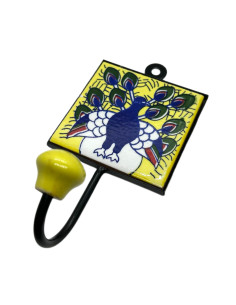 Kovový věšák s keramickou dlaždicí s pávem - žlutý | dovoz Indie