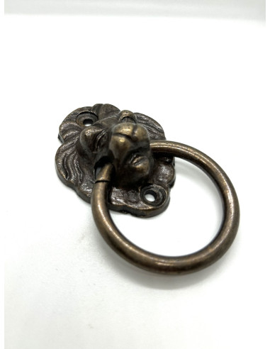 Nábytková úchytka – lví hlava s kruhem | dovoz Indie a