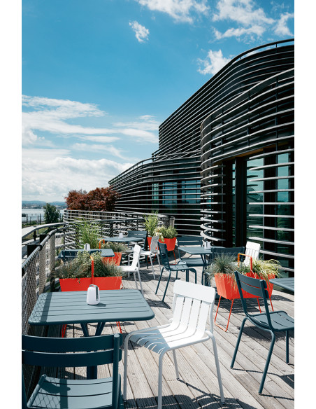 Zahradní květináč Basket - vysoký | FERMOB