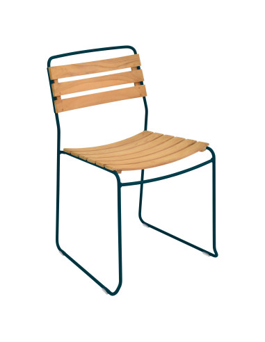 Kovová židle Surprising s teakem, outdoor/ indoor | FERMOB acapulco blue