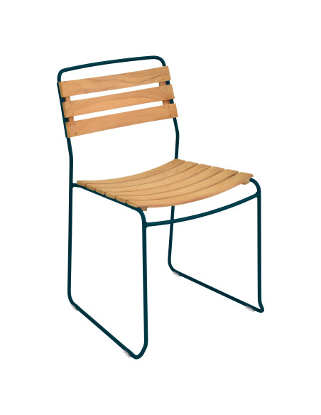 Kovová židle Surprising s teakem, outdoor/ indoor | FERMOB acapulco blue