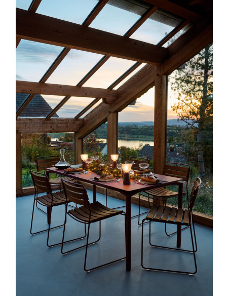 Kovová židle Surprising s teakem, outdoor/ indoor | FERMOB