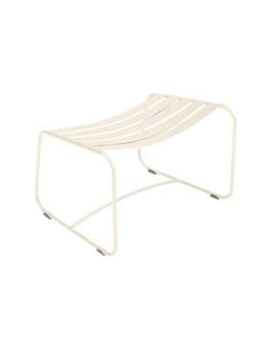 Zahradní kovová podnožka Surprising | FERMOB latté beige