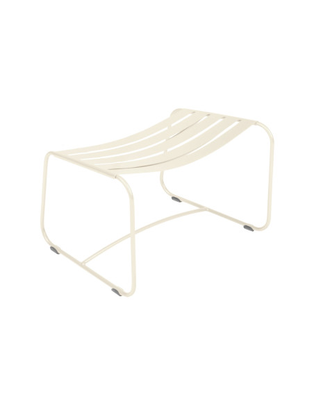 Zahradní kovová podnožka Surprising | FERMOB latté beige