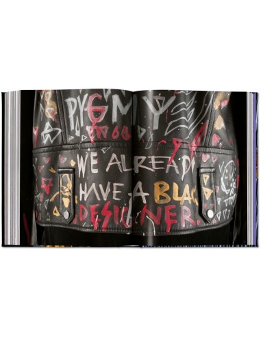 Fashion Designers A-Z, Updated Edition-4