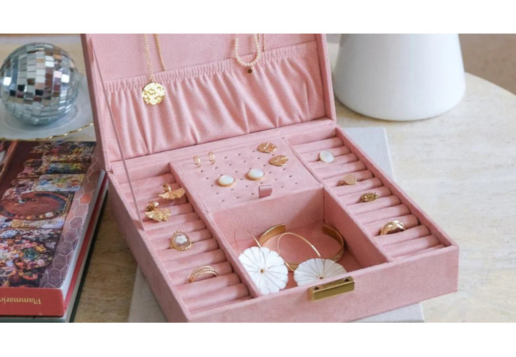 Pařížská elegance pro vaše šperky – Maison Scarlett v Le Patio